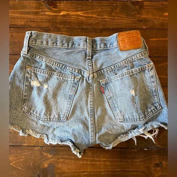 Women’s Levi 501 Shorts - Picture 2 of 4